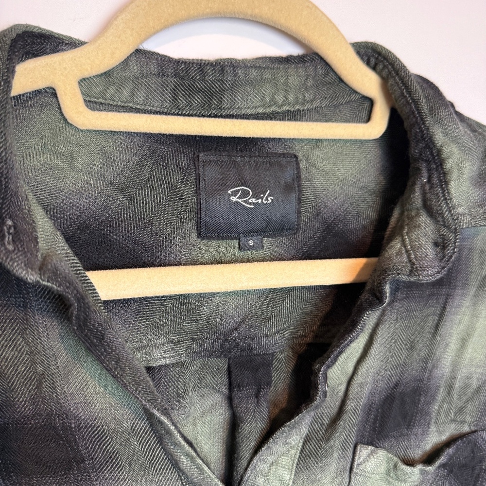 Rails Hunter Long Sleeve Button-Up Shirt – Olive & Black Waves – Size Small